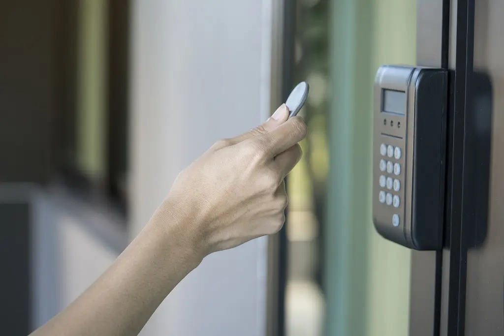 Commercial Key Fob and Key Card Entry Systems: a Guide [2022 edition]